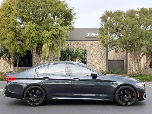 Black 2019 BMW M5