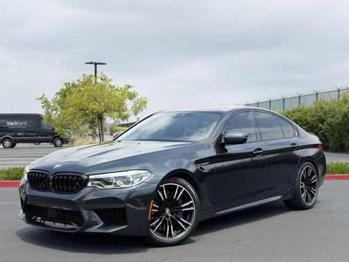 Black 2019 BMW M5
