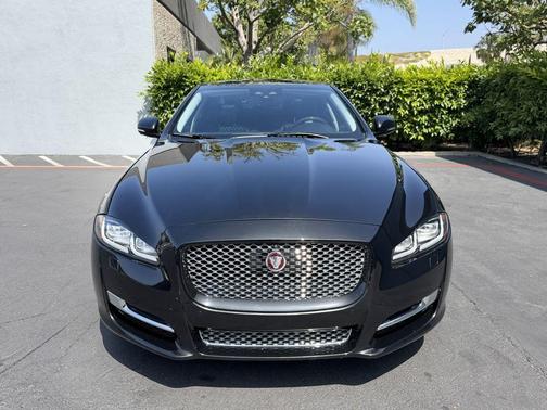 Santorini Black 2019 Jaguar XJ XJ Supercharged