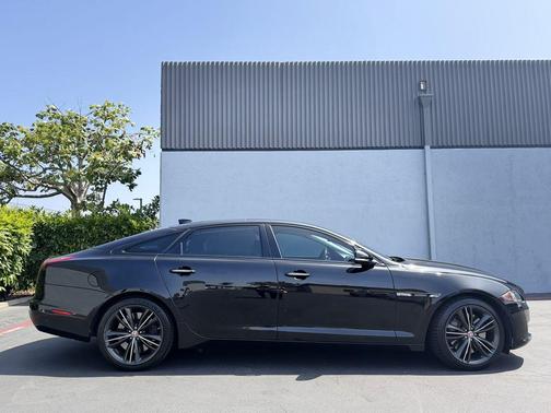 Santorini Black 2019 Jaguar XJ XJ Supercharged