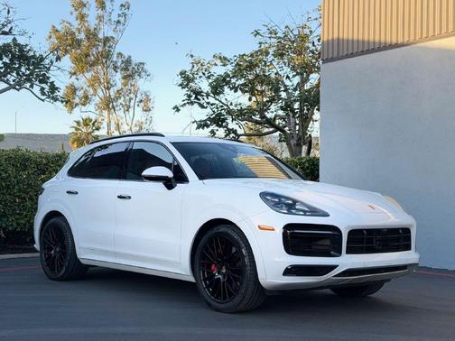 2021 Porsche Cayenne GTS