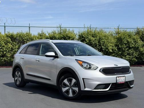 Silver 2017 Kia Niro FE