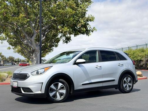 Silver 2017 Kia Niro FE
