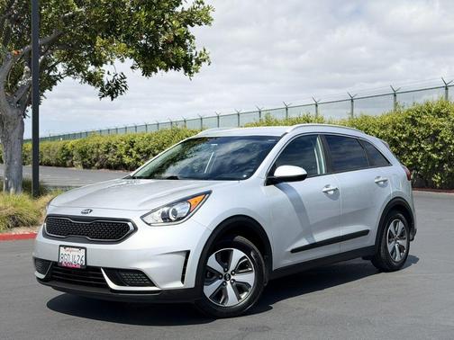 Silver 2017 Kia Niro FE