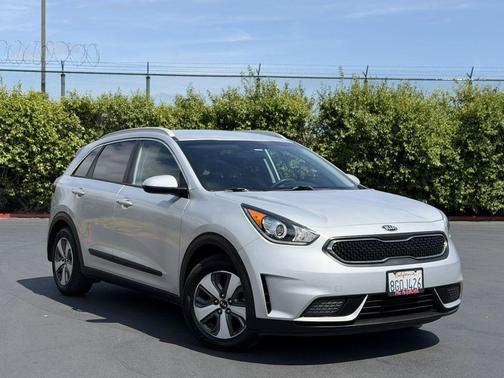 Silver 2017 Kia Niro FE