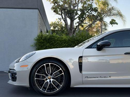 2022 Porsche Panamera Turbo S