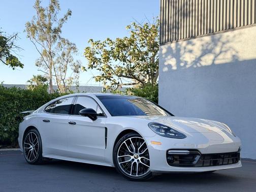 2022 Porsche Panamera Turbo S