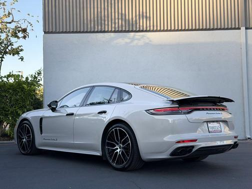 2022 Porsche Panamera Turbo S
