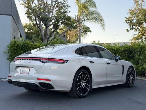 2022 Porsche Panamera Turbo S
