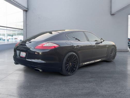 2012 Porsche Panamera 2