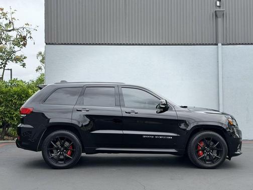 Black 2017 Jeep Grand Cherokee SRT