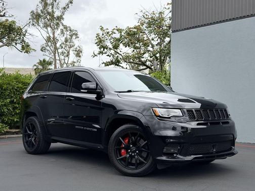 Black 2017 Jeep Grand Cherokee SRT