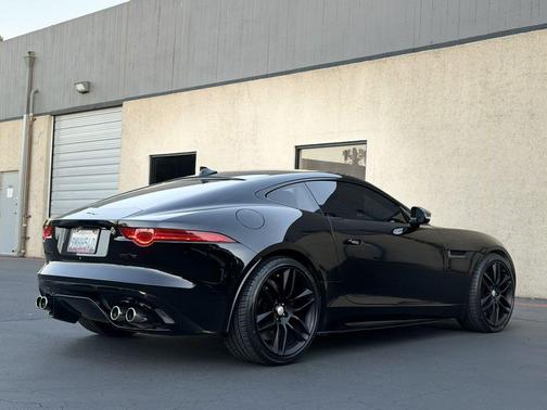 2016 Jaguar F-TYPE R