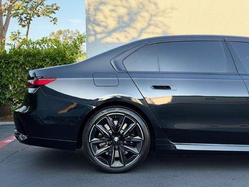 Black 2025 BMW 760 760i xDrive