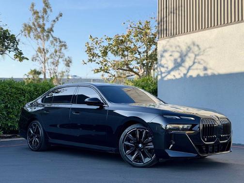 Black 2025 BMW 760 760i xDrive