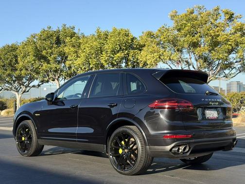 Black 2017 Porsche Cayenne SE