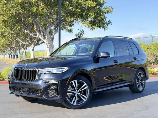 Black 2022 BMW X7 M50i