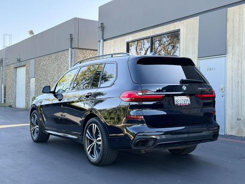 Black 2022 BMW X7 M50i