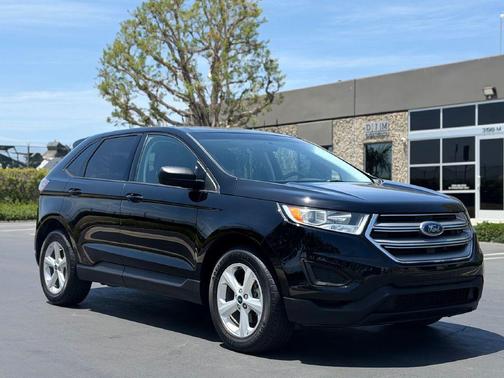 Black 2018 Ford Edge SE