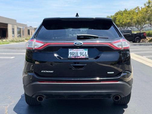 Black 2018 Ford Edge SE
