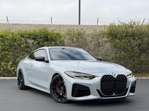 Gray 2023 BMW M440 i