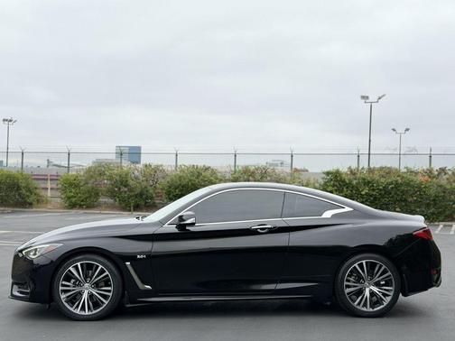 Black 2017 INFINITI Q60