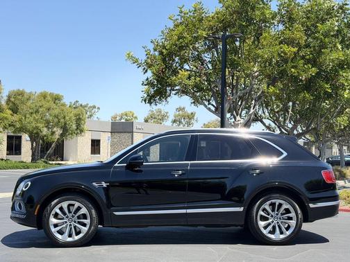 Black 2017 Bentley Bentayga
