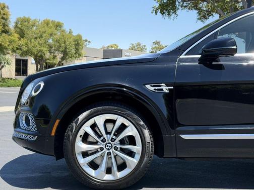 Black 2017 Bentley Bentayga