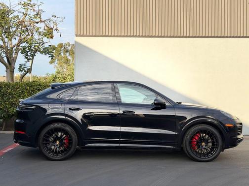 2022 Porsche Cayenne GTS
