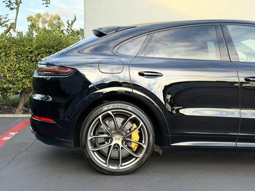 2023 Porsche Cayenne Turbo S