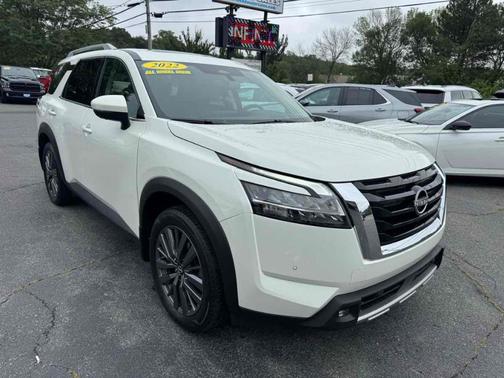 2022 Nissan Pathfinder SL