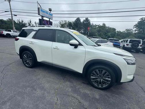 2022 Nissan Pathfinder SL