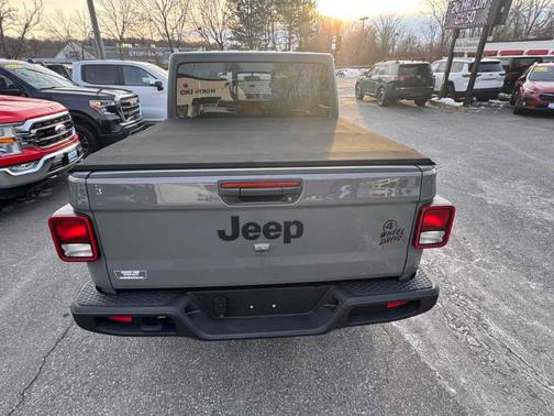 2022 Jeep Gladiator Sport