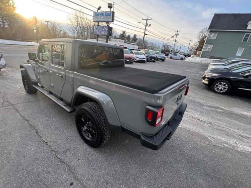 2022 Jeep Gladiator Sport