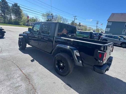 Black Clearcoat 2022 Jeep Gladiator Sport