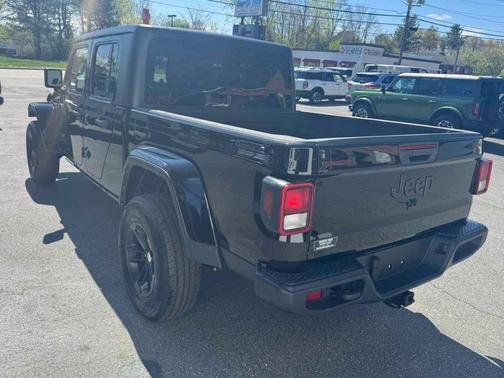 Black Clearcoat 2022 Jeep Gladiator Sport
