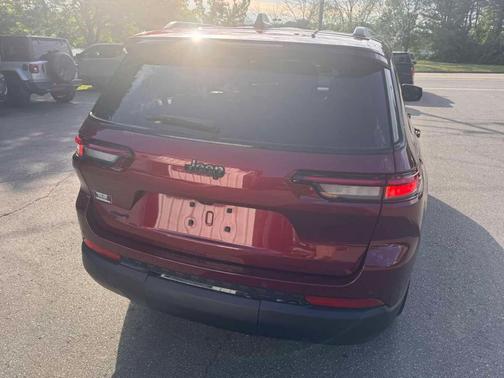 Velvet Red Pearlcoat 2023 Jeep Grand Cherokee L Laredo