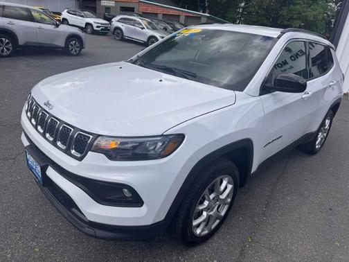 Bright White Clearcoat 2023 Jeep Compass Latitude Lux