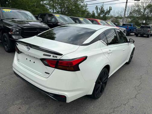 2022 Nissan Altima 2.5 SR