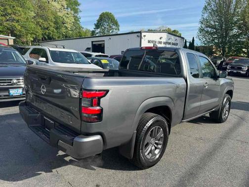 2025 Nissan Frontier SV