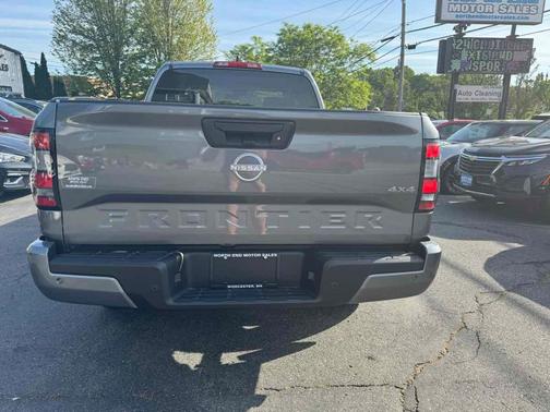 2025 Nissan Frontier SV