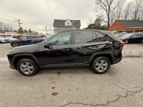 2022 Toyota RAV4 Hybrid XLE