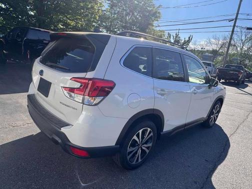 Crystal White Pearl 2024 Subaru Forester Limited