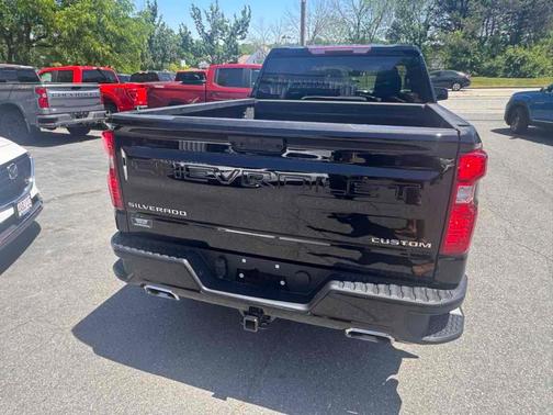 Black 2022 Chevrolet Silverado 1500 Custom Trail Boss
