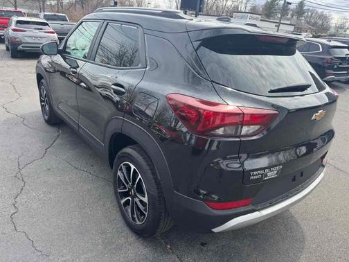 Mosaic Black Metallic 2025 Chevrolet Trailblazer LT