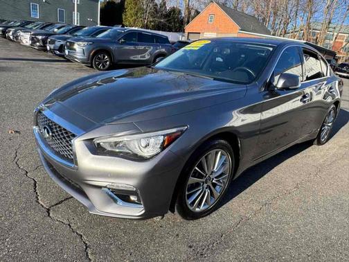 2023 INFINITI Q50 LUXE