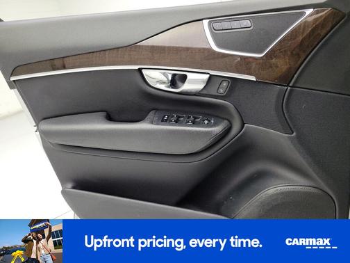 2016 Volvo XC90 T6 Momentum