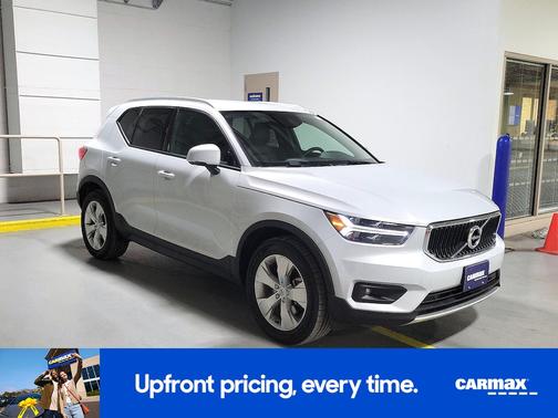 2022 Volvo XC40 T5 Momentum
