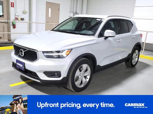 2022 Volvo XC40 T5 Momentum