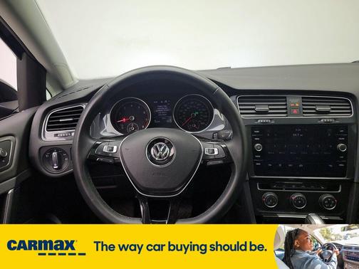 2019 Volkswagen Golf SE